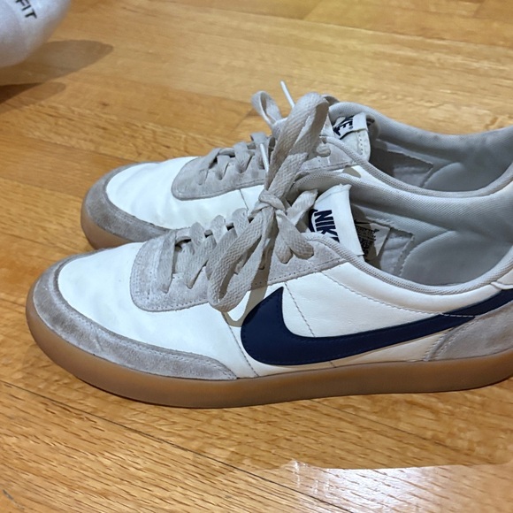 Nike White and Navy Sneakers with Gum Sole - Picture 4 of 6